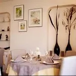 Logis Le Pelican & Son Restaurant Hotell Vernantes