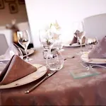 Logis Le Pelican & Son Restaurant Otel 3*