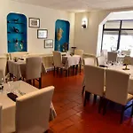 Logis Le Pelican & Son Restaurant Otel 3*