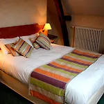 Logis Le Pelican & Son Restaurant Vernantes