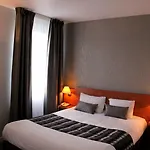 Logis Le Pelican & Son Restaurant Hotell 3*