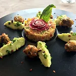 Logis Le Pelican & Son Restaurant Otel 3*