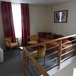 Logis Le Pelican & Son Restaurant Hotell Vernantes