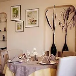 Logis Le Pelican & Son Restaurant فندق