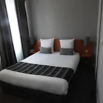Logis Le Pelican & Son Restaurant Hotell 3*