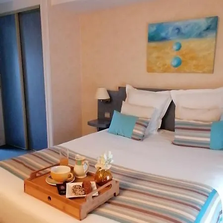 Le Pelican Hotel Vernantes
