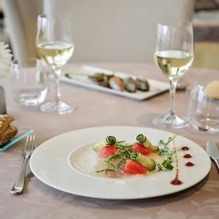 Hotell Logis Le Pelican & Son Restaurant Vernantes