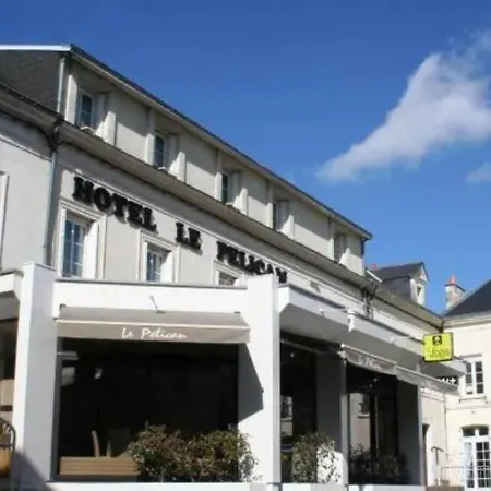 Logis Le Pelican & Son Restaurant Otel Vernantes