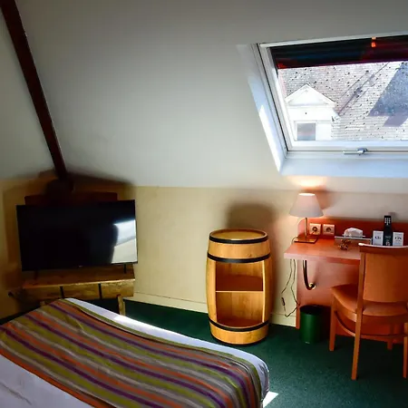 Hotel Logis Le Pelican & Son Restaurant Vernantes