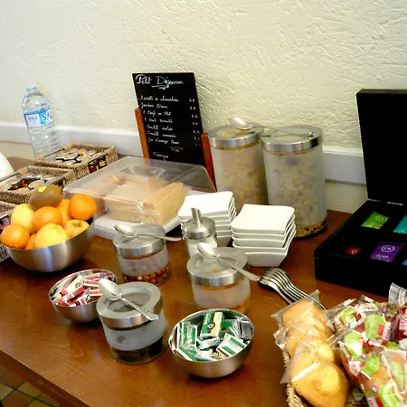 Logis Le Pelican & Son Restaurant Otel Vernantes