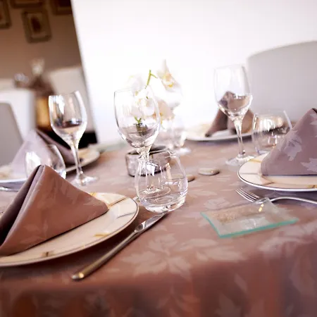 Otel Logis Le Pelican & Son Restaurant