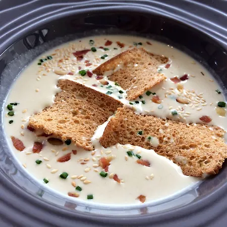 Logis Le Pelican & Son Restaurant Hotel