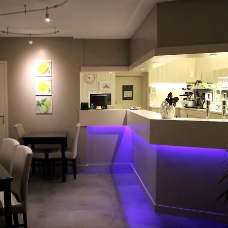 Logis Le Pelican & Son Restaurant Otel