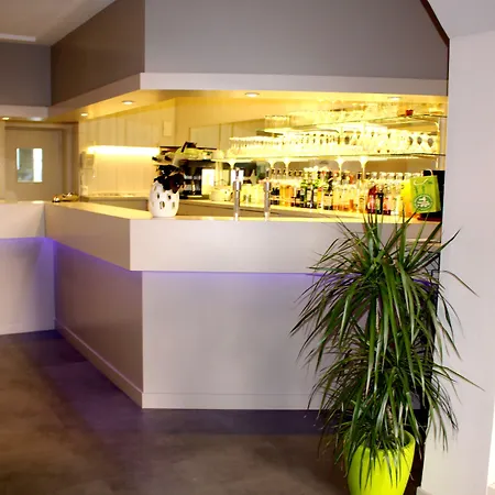Ξενοδοχείο Logis Le Pelican & Son Restaurant Vernantes