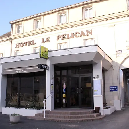 Logis Le Pelican & Son Restaurant Hotell 3*