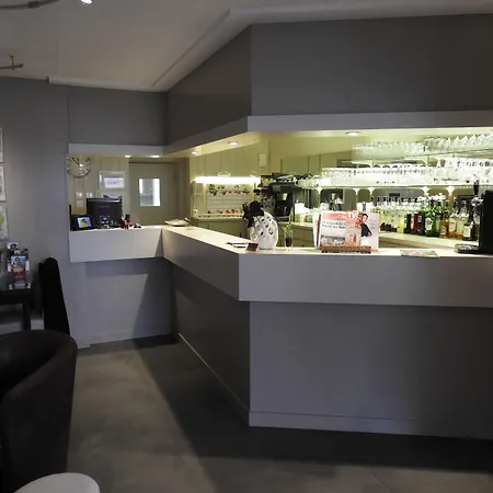 Logis Le Pelican & Son Restaurant Hotell