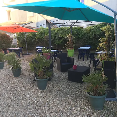 Ξενοδοχείο Logis Le Pelican & Son Restaurant Vernantes