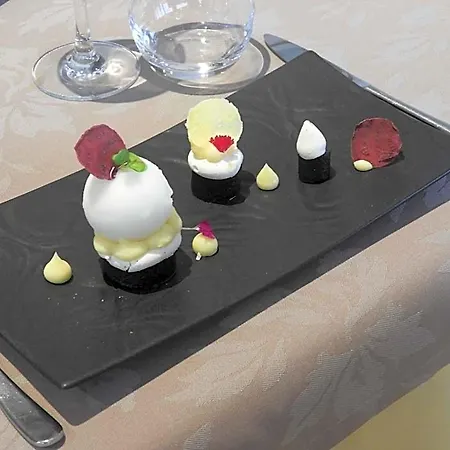 Logis Le Pelican & Son Restaurant 3* Vernantes