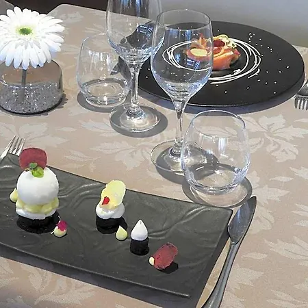 Logis Le Pelican & Son Restaurant 3* Vernantes