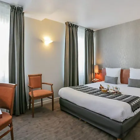Отель Logis Le Pelican & Son Restaurant Vernantes