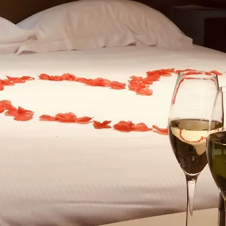 Logis Le Pelican & Son Restaurant 3* Vernantes