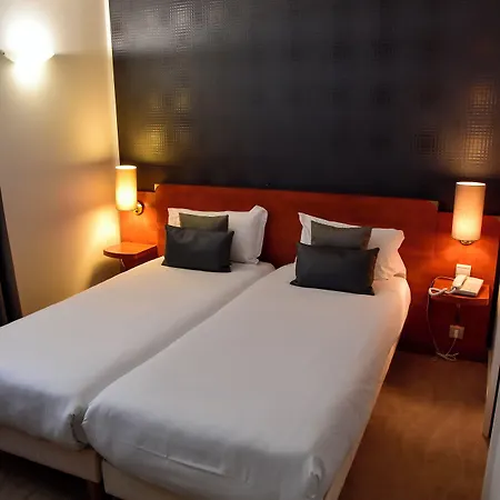 Отель Logis Le Pelican & Son Restaurant Vernantes