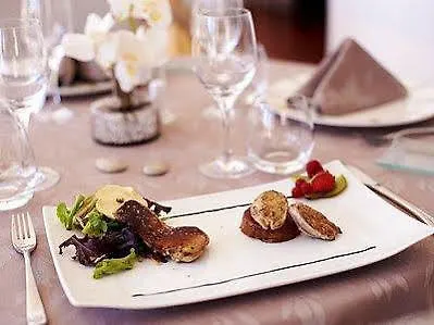 Hotel Logis Le Pelican 3*