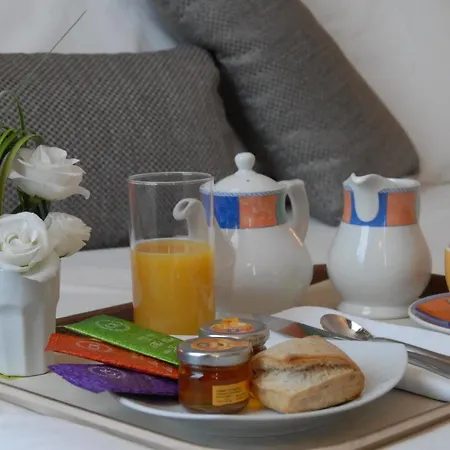 Hotell Logis Le Pelican & Son Restaurant 3*