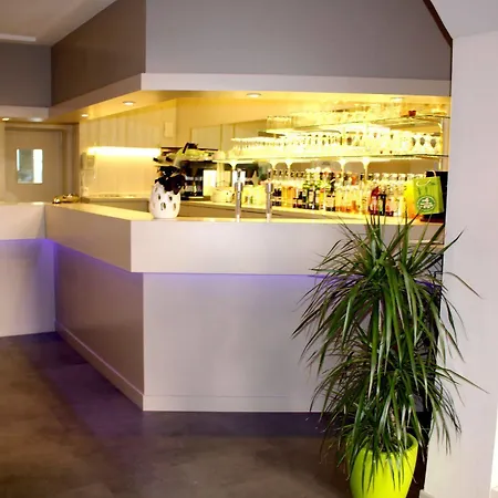 Hotel Logis Le Pelican Vernantes