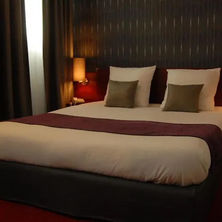 Logis Le Pelican & Son Restaurant Vernantes