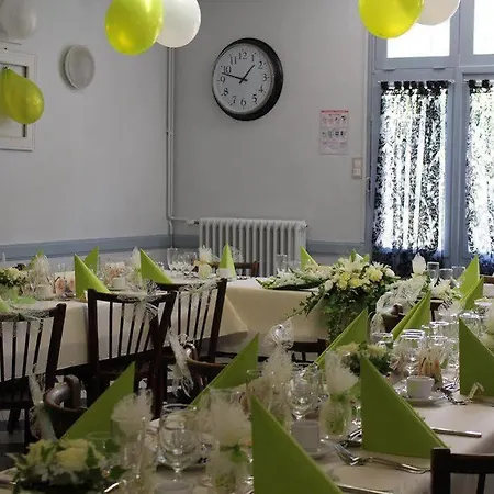 Logis Le Pelican Hotel 3*