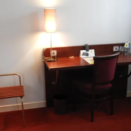 Hotel Logis Le Pelican & Son Restaurant Vernantes