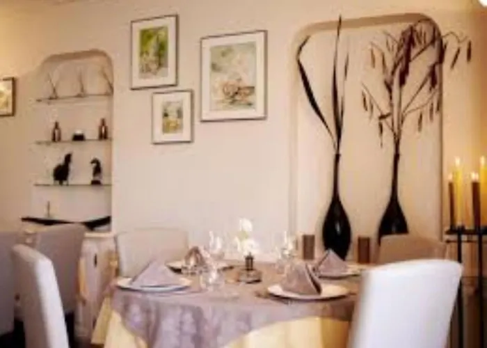 Logis Le Pelican & Son Restaurant Отель Vernantes