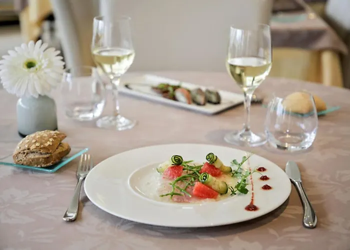 Hotell Logis Le Pelican & Son Restaurant Vernantes