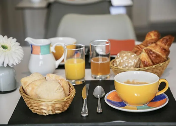 Logis Le Pelican & Son Restaurant Vernantes