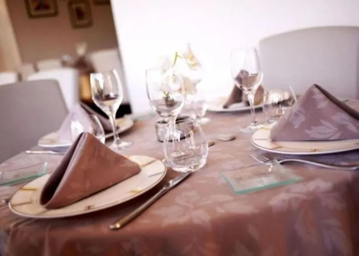 Logis Le Pelican & Son Restaurant Отель 3*