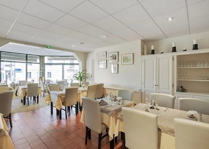 Logis Le Pelican & Son Restaurant Hotel Vernantes