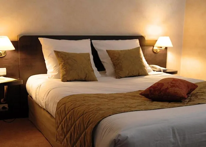 Logis Le Pelican & Son Restaurant Vernantes