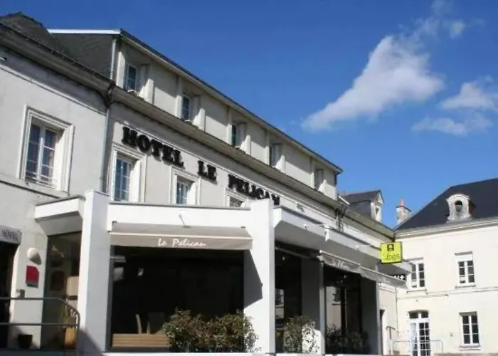 Logis Le Pelican & Son Restaurant Hotell Vernantes