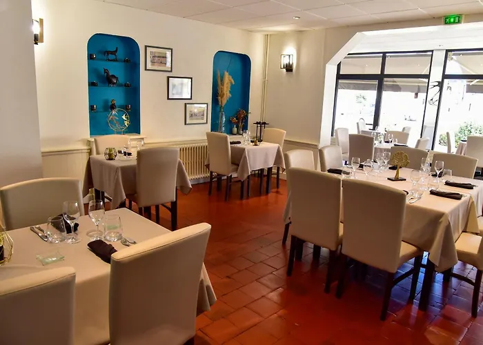 Logis Le Pelican & Son Restaurant Hotell 3*