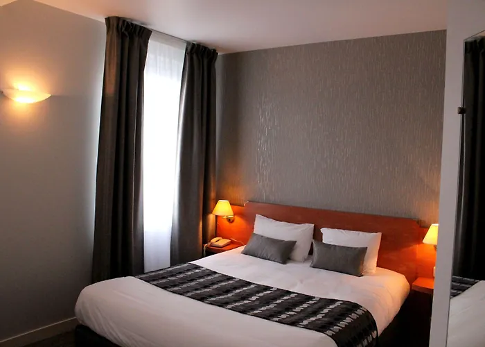 Logis Le Pelican & Son Restaurant Hotel 3*