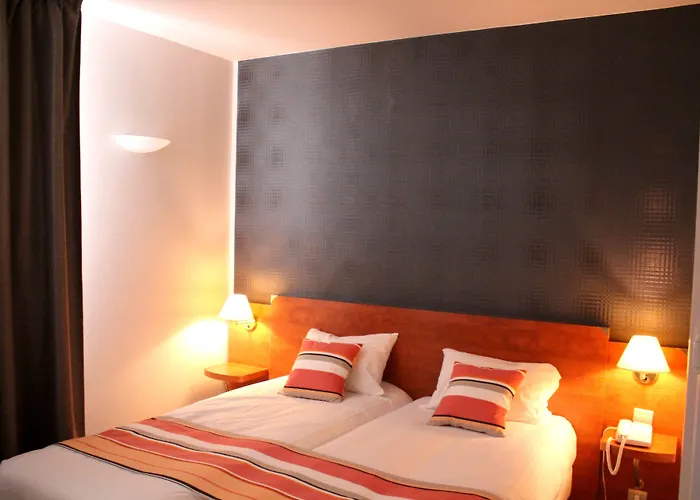 Отель Logis Le Pelican & Son Restaurant 3*