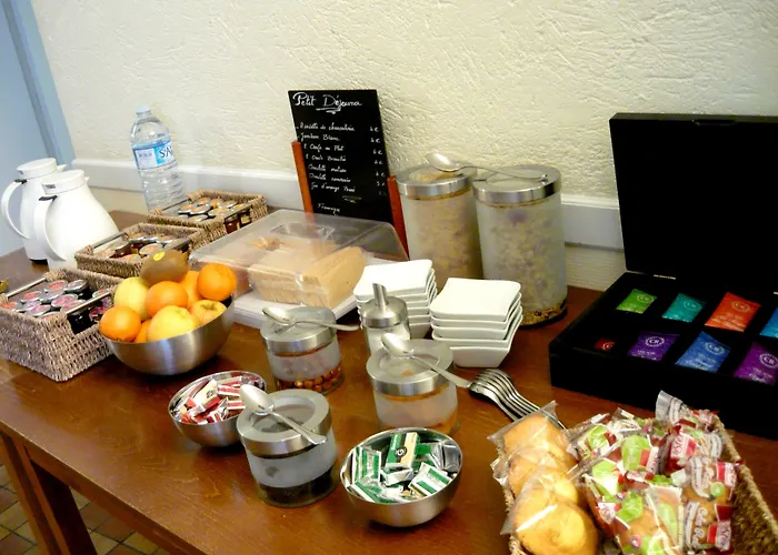 Logis Le Pelican & Son Restaurant Hotel Vernantes