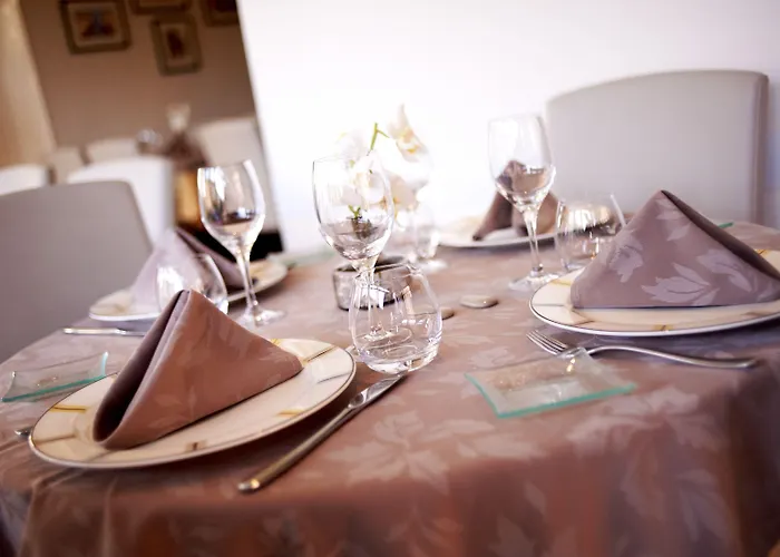 Hotel Logis Le Pelican & Son Restaurant