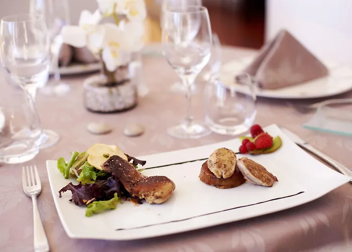 Logis Le Pelican & Son Restaurant Vernantes