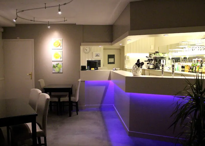 Logis Le Pelican & Son Restaurant Hotel