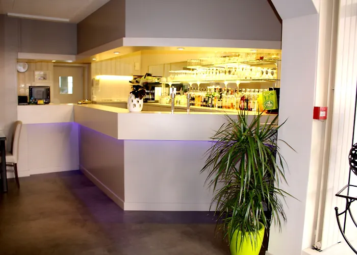 Hotel Logis Le Pelican & Son Restaurant Vernantes