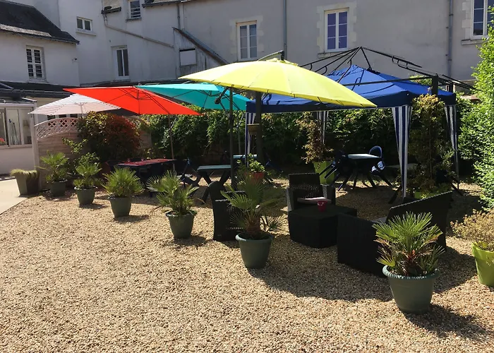 Logis Le Pelican & Son Restaurant Hotel Vernantes