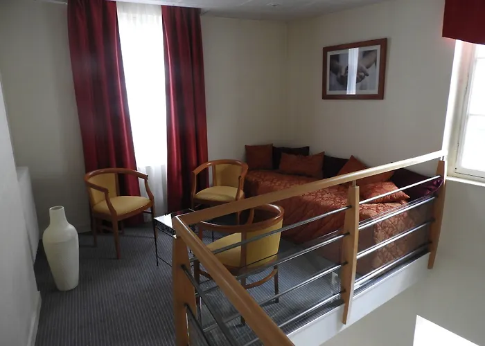 Logis Le Pelican & Son Restaurant Hotel Vernantes