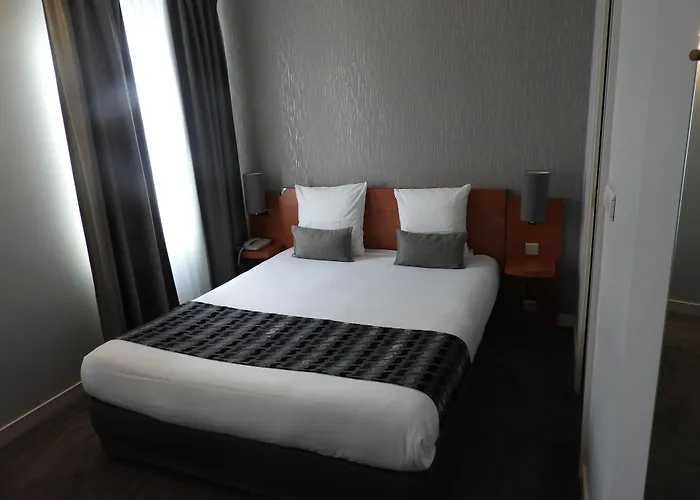 Logis Le Pelican & Son Restaurant Vernantes